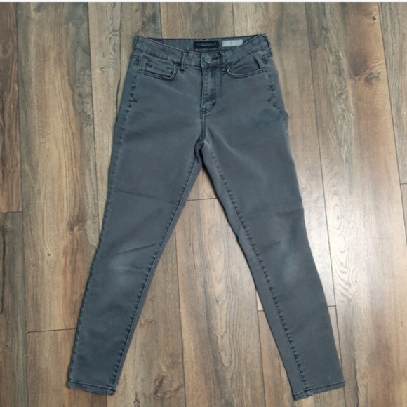 ❌SOLD❌ AÈROPOSTALE HIGH WAISTED Woman's Jeans - Picture 1 of 3